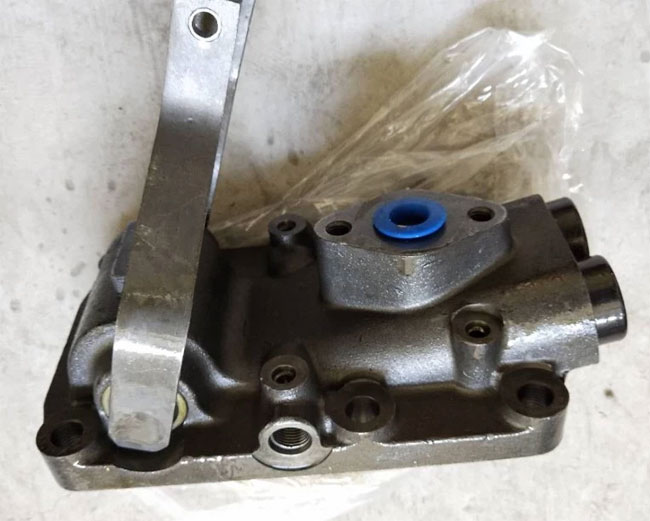 推土機(jī)配件轉(zhuǎn)向控制閥 SD16/SD22/SD32 SHANTUI系列 推土機(jī)配件轉(zhuǎn)向控制閥 SD16/SD22/SD32 SHANTUI系列