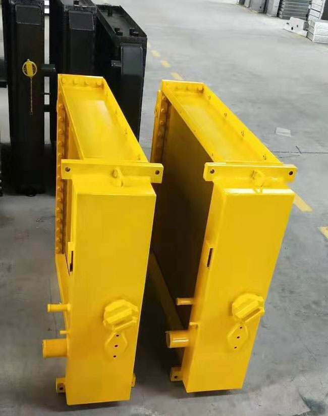 SD22推土機(jī)原裝散熱水箱總成 SD22推土機(jī)原裝散熱水箱總成